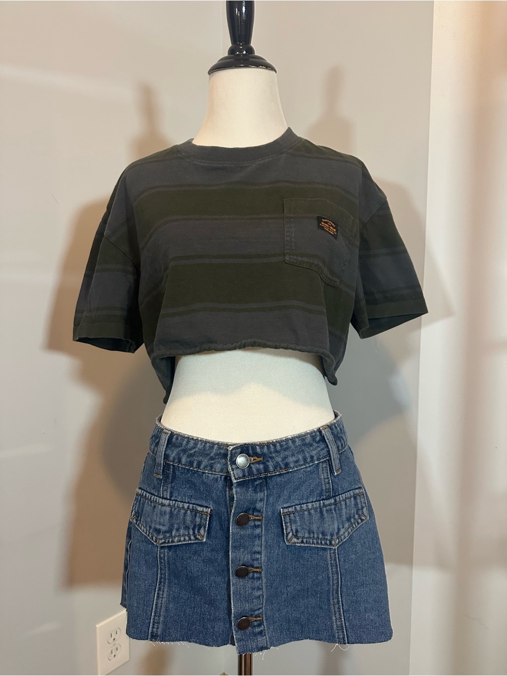 Superdry Olive & Charcoal Striped Cropped Pocket Tee – Small